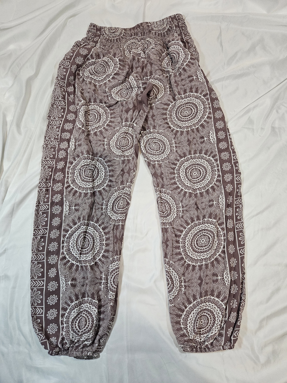 Relaxed Print Joggers in Mauve with White Mandala Detail